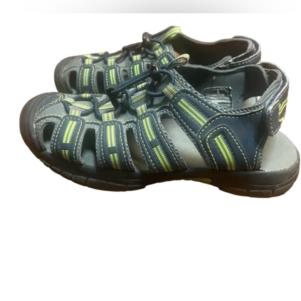 Khombu Dillon,‎ Kids sandals size 1 closed toe